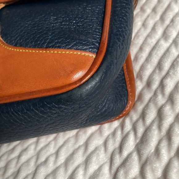 Vintage Dooney & Bourke Square Carrier Crossbody in Navy and Tan - Picture 7 of 13